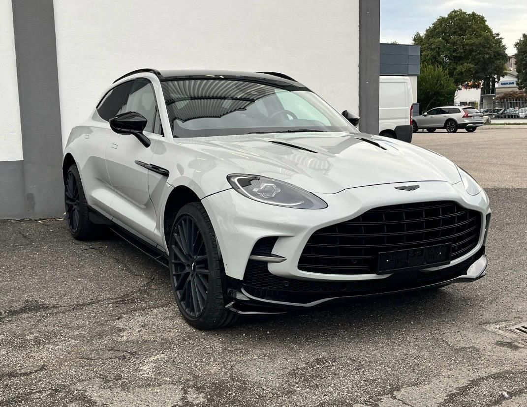 Aston Martin DBX 707
