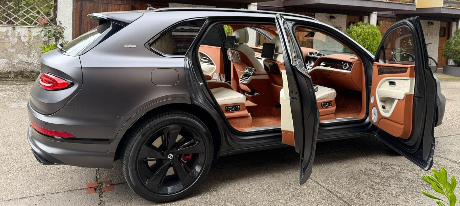 Bentley Bentayga — 2
