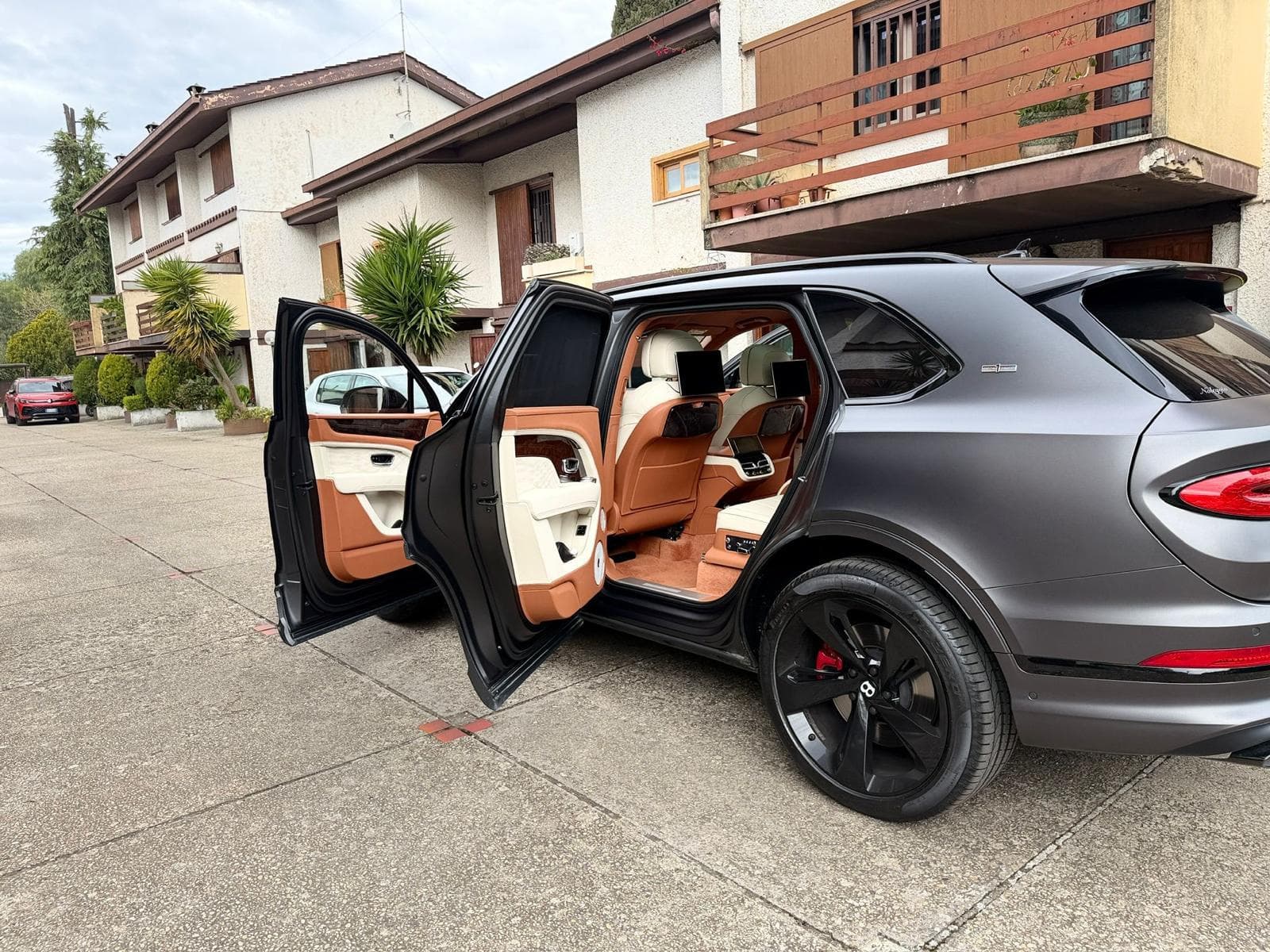 Bentley Bentayga — 8