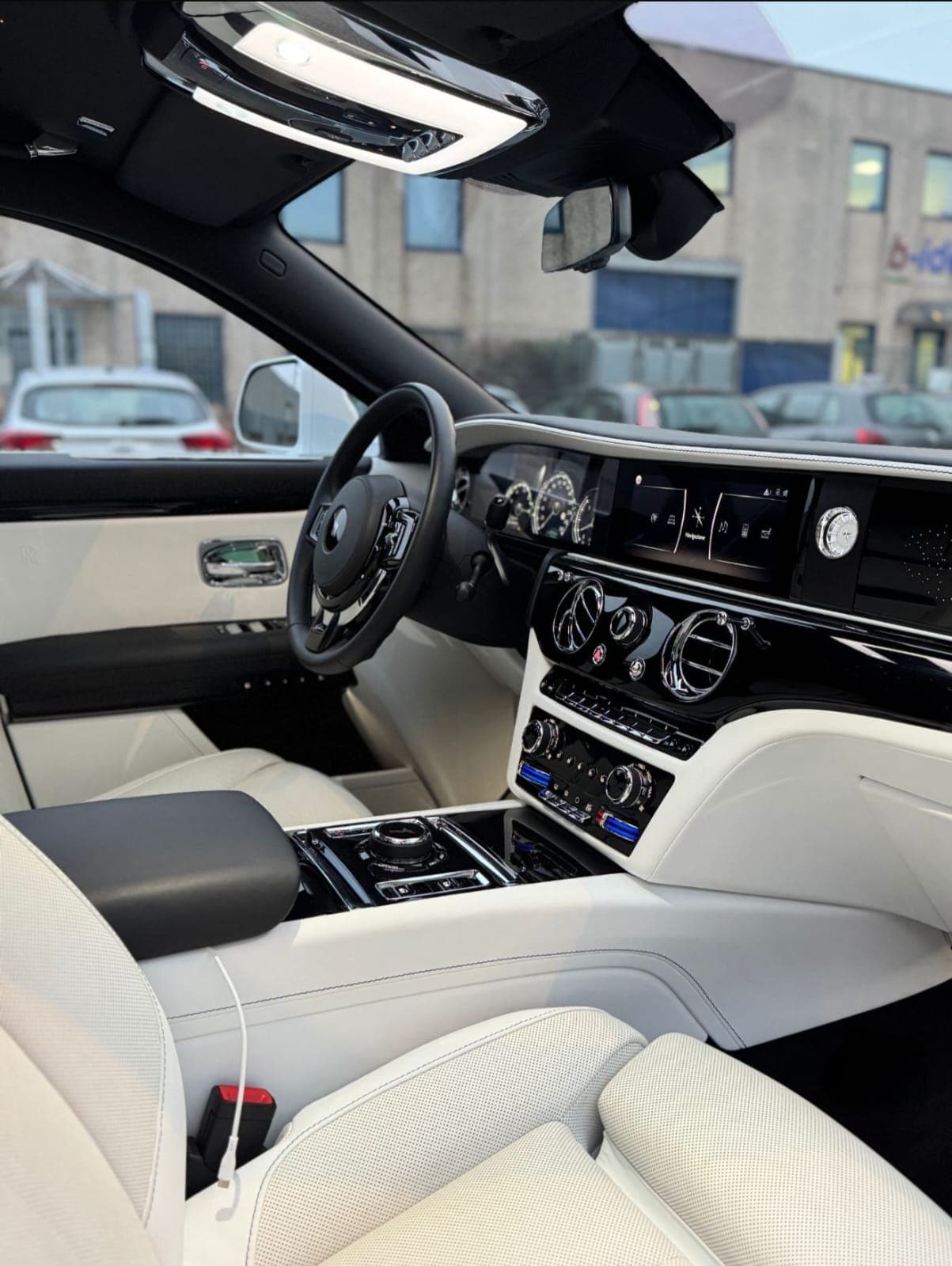 Rolls-Royce Ghost — 6