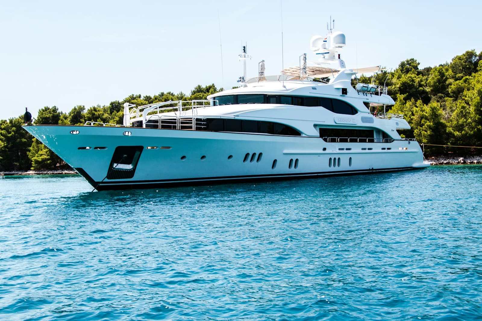 Private Yacht im Mittelmeer: Sardinien, Capri & Amalfiküste